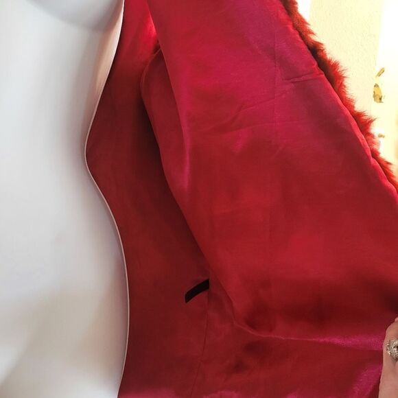 Karma merlot colored faux fur vest in excellent condition - Picture 4 of 7